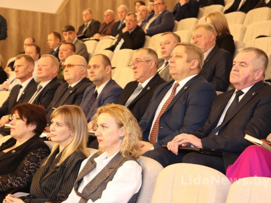 Планерка у председателя райисполкома: Порядок на придорожных полосах и подготовка к благоустройству и озеленению района
